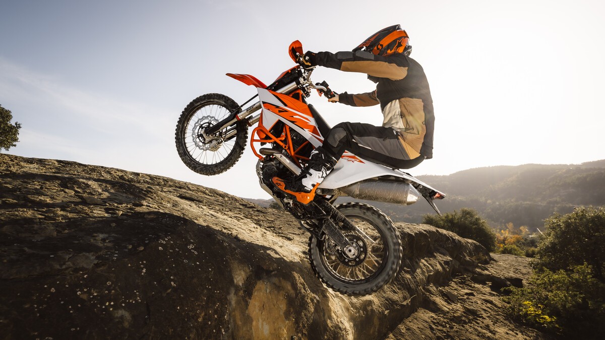 Presentate le nuove KTM 690 Enduro R e 690 SMC R 2026